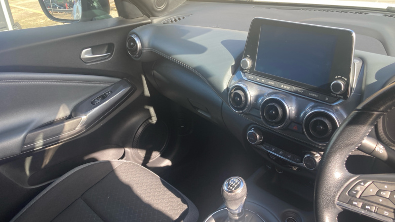 Nissan Juke 1.0 DiG-T N-Connecta 5dr Petrol Hatchback